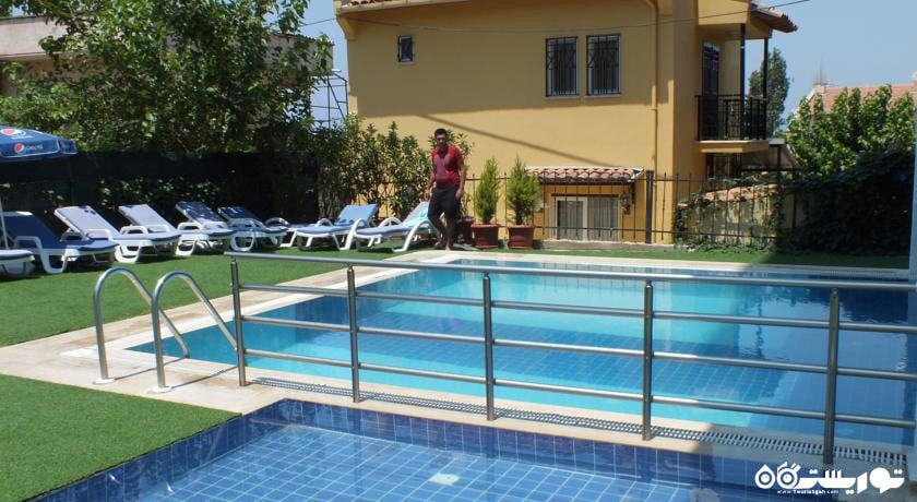 استخر روباز هتل